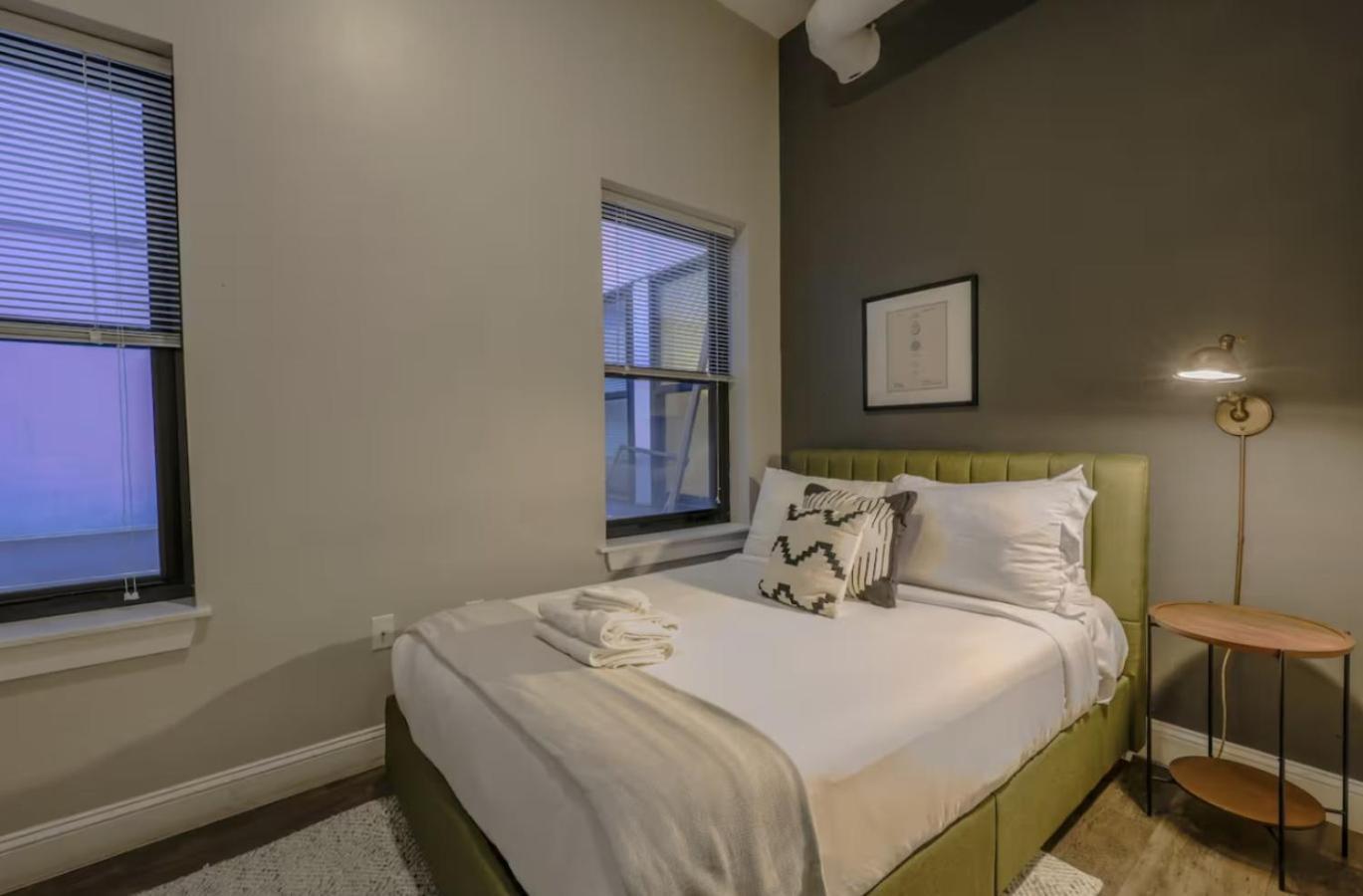 Apartment Downtown Designer Keyless Washer And Dryer